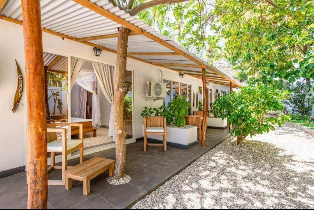 קיוונגווה Seashore Beach Hotel מראה חיצוני תמונה